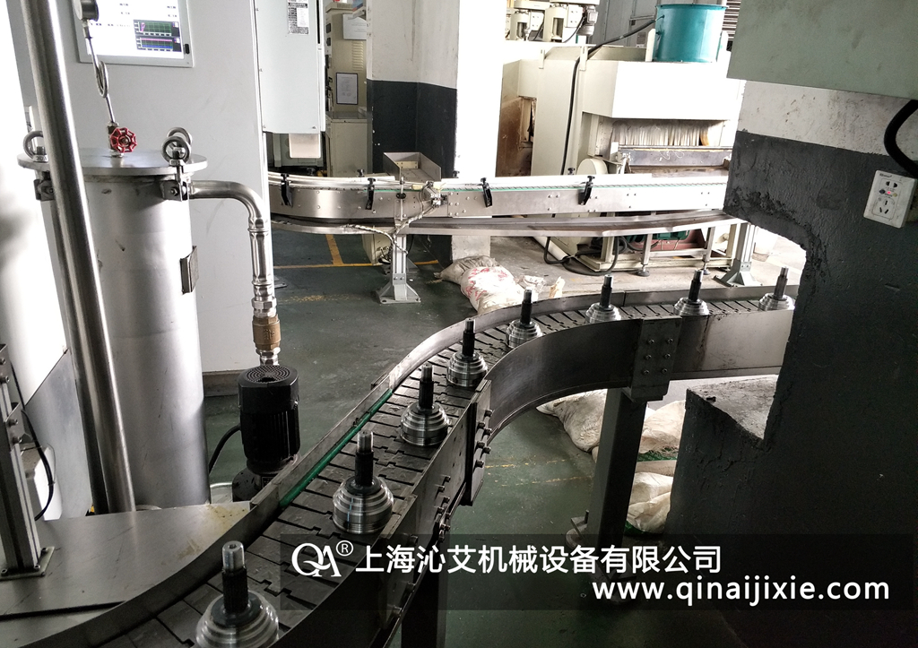 不銹鋼鏈板輸送機(jī)特點(diǎn)以及維護(hù)工作有哪些 不銹鋼鏈板輸送機(jī)特點(diǎn)以及維護(hù)工作有哪些